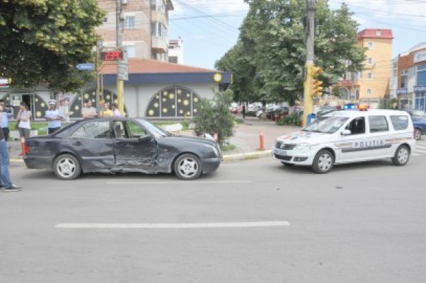 Accident la Delfinariu: viraj periculos la stânga!